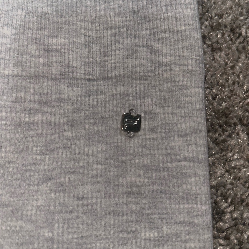 Fabletics Gray Ribbed Biker Shorts - Picture 4 of 5